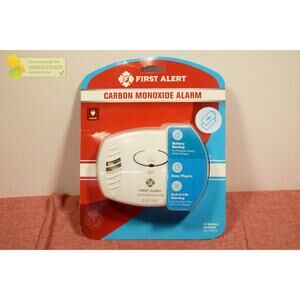 First Alert Plug-in Carbon Monoxide Alarm with Battery Backup